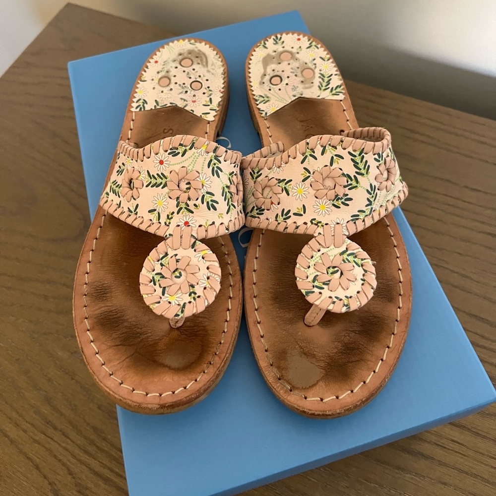 Jack Rogers Jacks Sandals in Daisy print, size 7